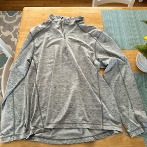 Vineyard Vines men’s pullover medium